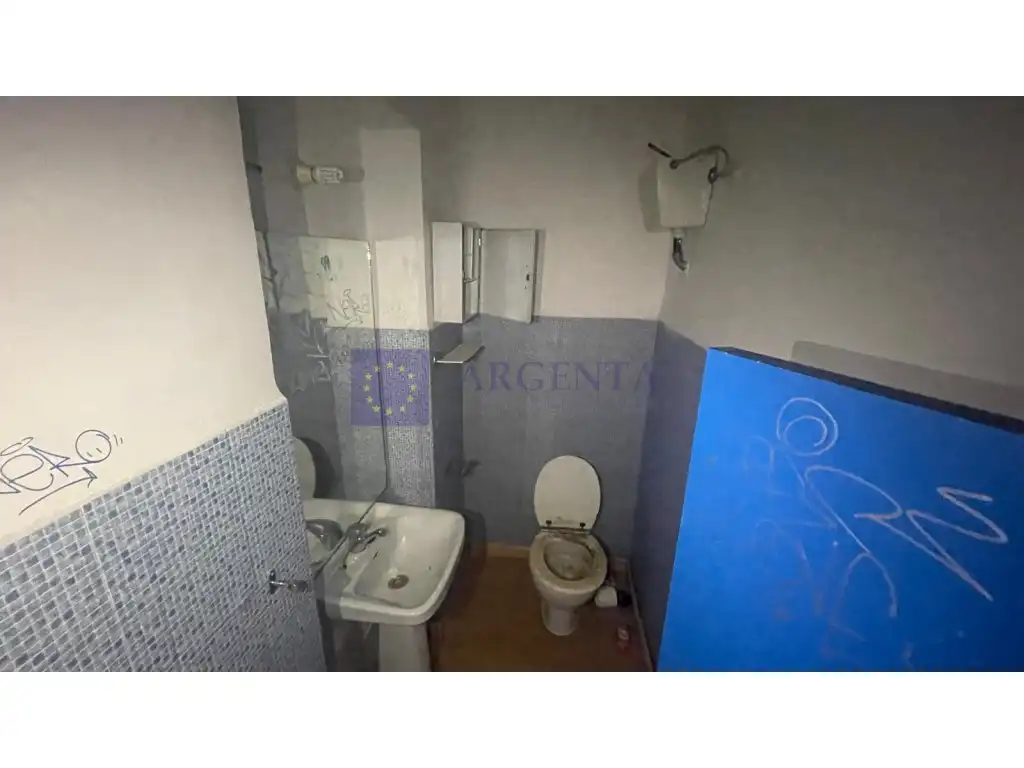 Baño de Local de alquiler en Cáceres