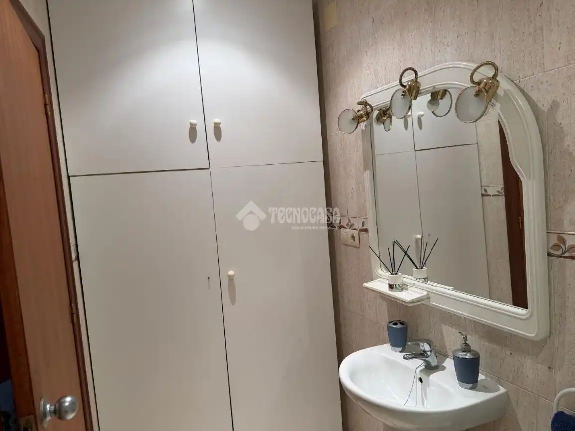 Baño de Casa adosada en venta en Torredelcampo con Aire acondicionado, Terraza y Amueblado