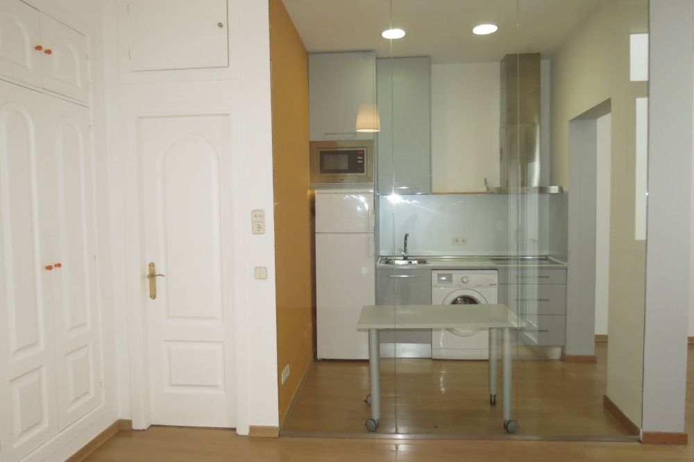Kitchen of Flat to rent in  Madrid Capital  with Air Conditioner, Heating and Balcony