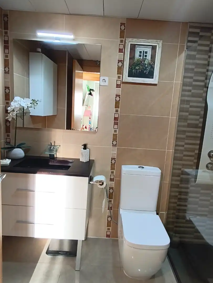 Bathroom of Flat for sale in Parla  with Air Conditioner, Heating and Terrace