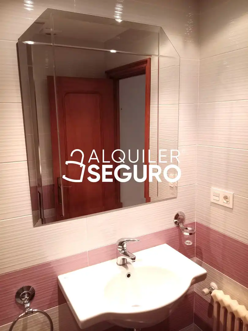 Badezimmer von Wohnung zur Miete in Valladolid mit Heizung und Terrasse