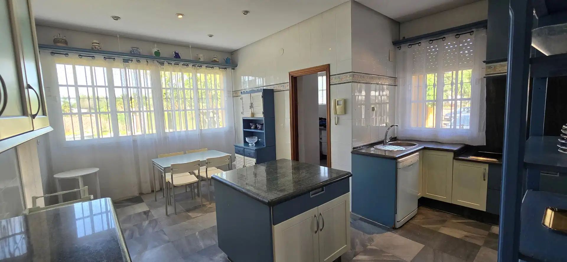 Kitchen of Houses for sale in Jerez de la Frontera  with Air Conditioner, Private garden and Terrace