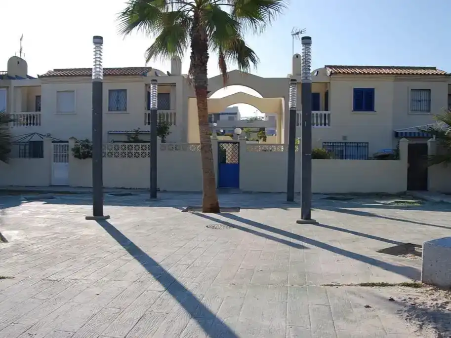 Vista exterior de Apartament de lloguer en Algeciras amb Piscina