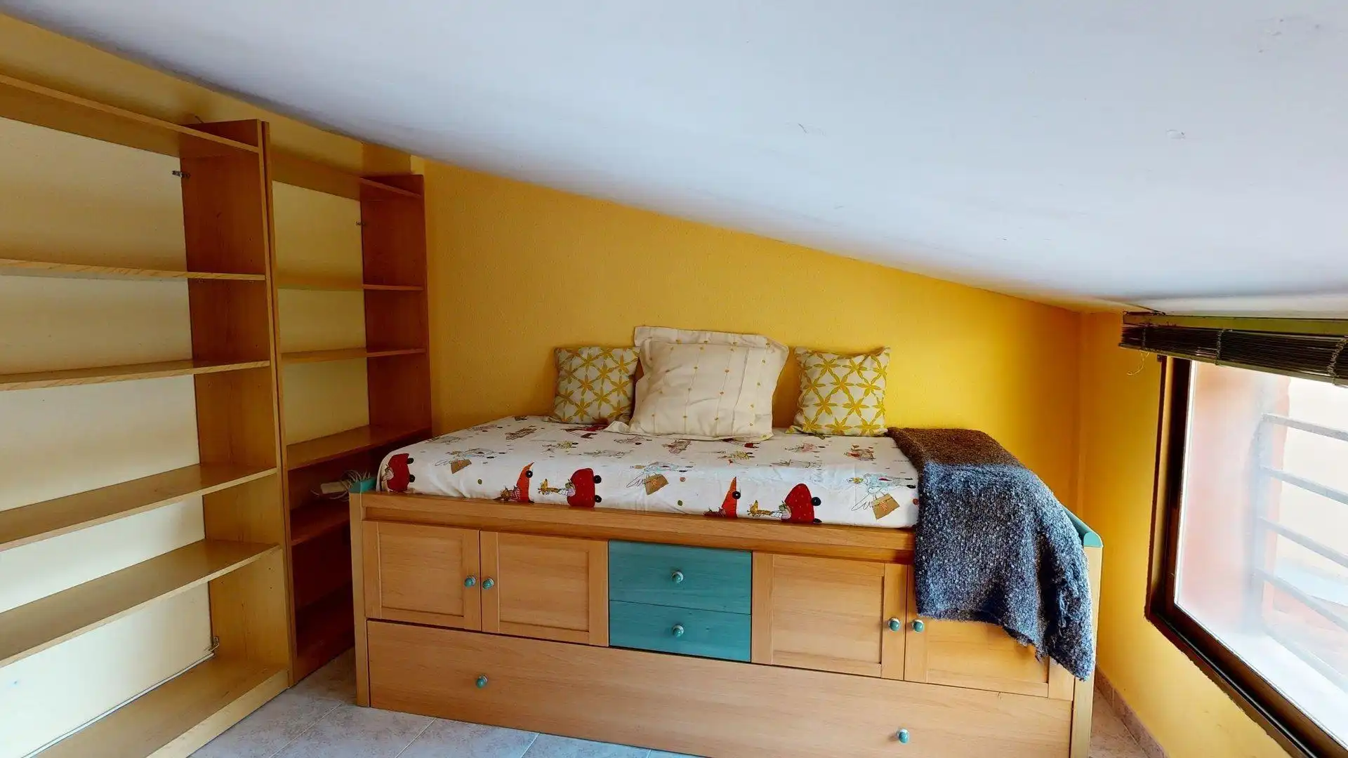 Dormitori de Casa o xalet en venda en Zaragoza amb Calefacció, Terrassa i Moblat