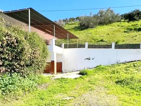 Vista exterior de Casa o xalet en venda en Vélez-Málaga amb Aire condicionat, Jardí privat i Terrassa
