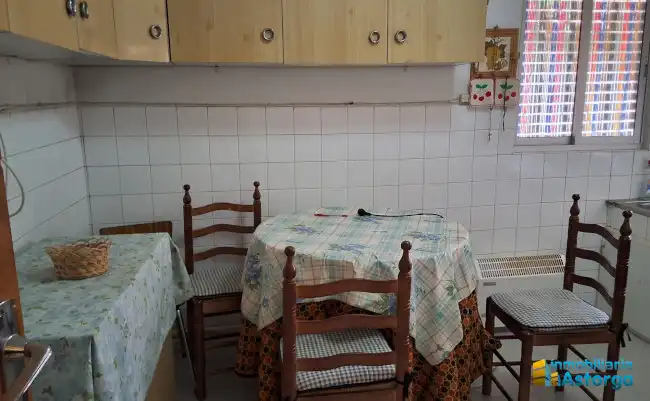 Cuina de Casa o xalet en venda en Valderrey amb Calefacció i Moblat