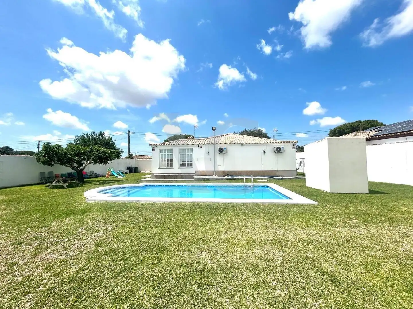 Exterior view of Houses for sale in Chiclana de la Frontera