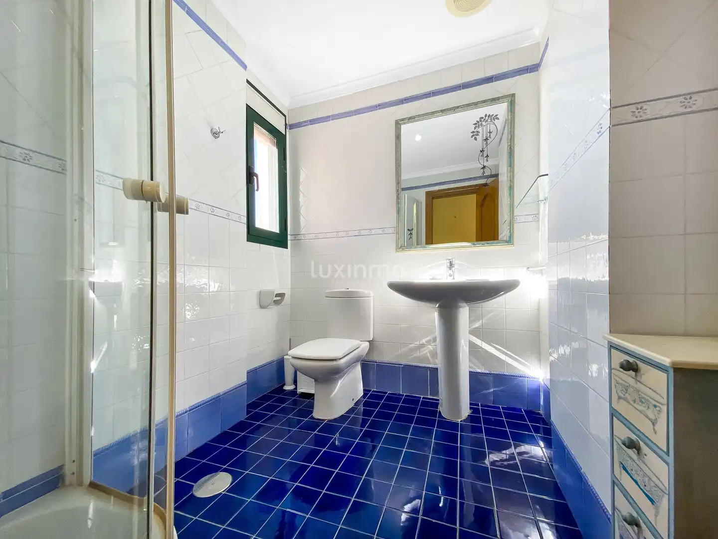 Bathroom of Houses for sale in Calpe / Calp  with Air Conditioner, Heating and Terrace