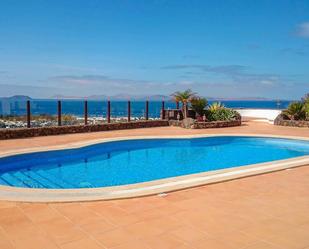 Swimming pool of House or chalet for sale in Yaiza