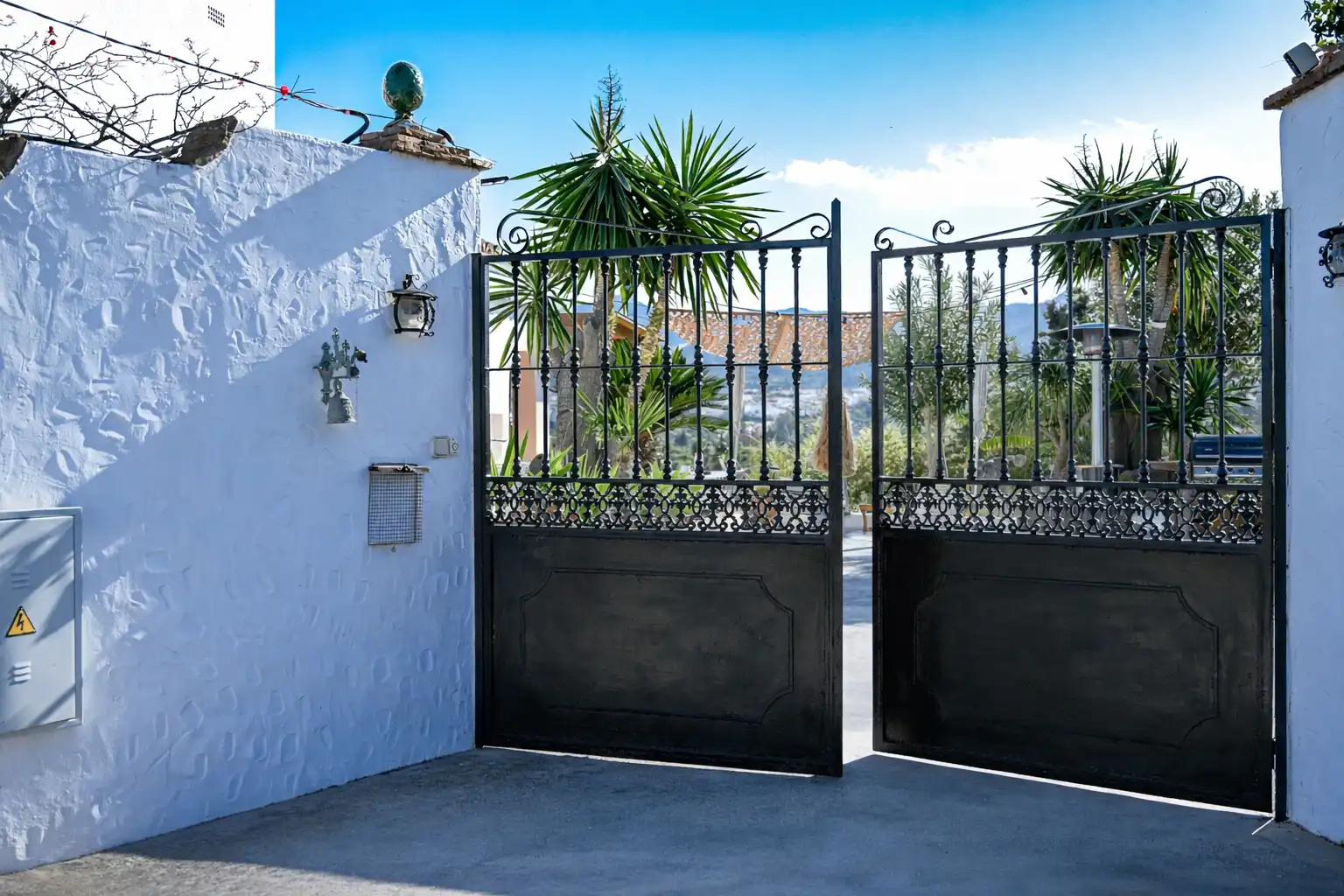 Vista exterior de Casa o chalet en venta en Alhaurín de la Torre con Aire acondicionado, Calefacción y Jardín privado