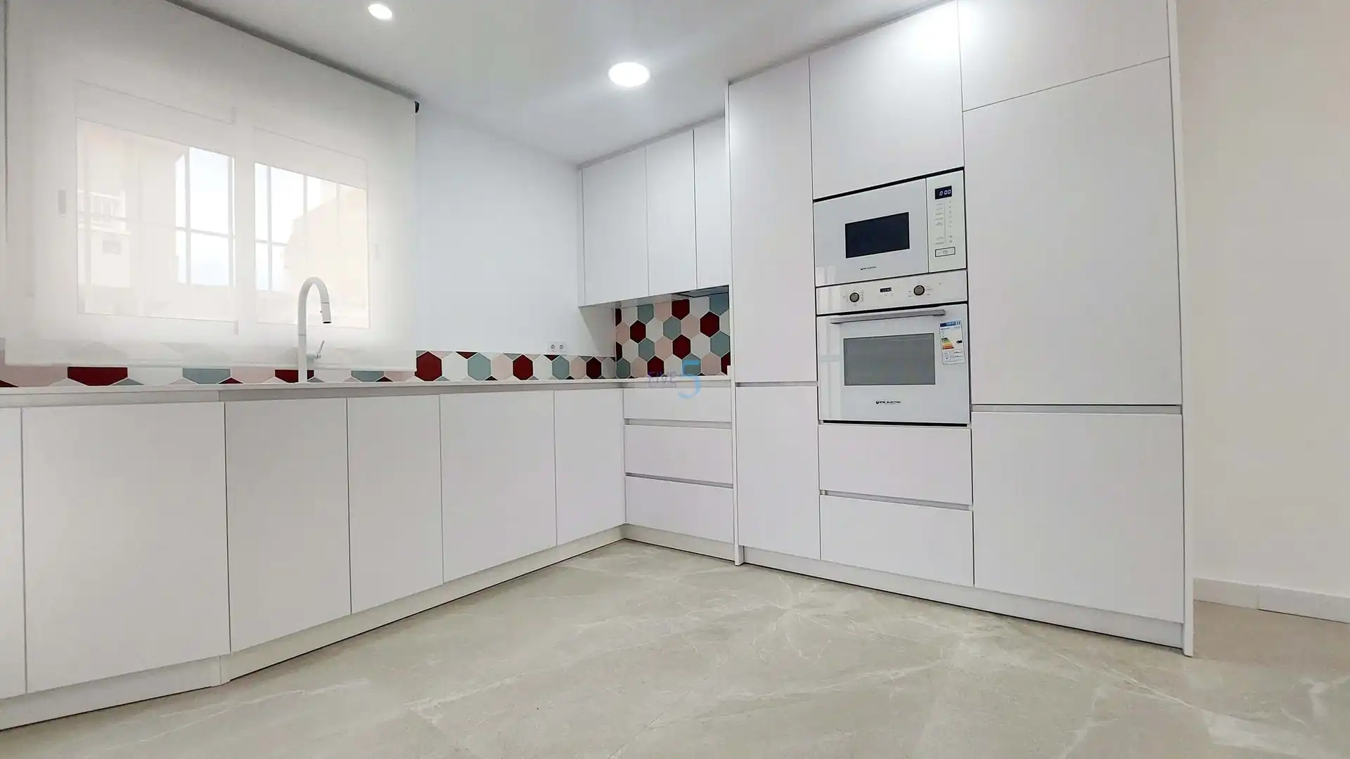Küche von Wohnung zum Verkauf in Pilar de la Horadada mit Klimaanlage, Heizung und Terrasse
