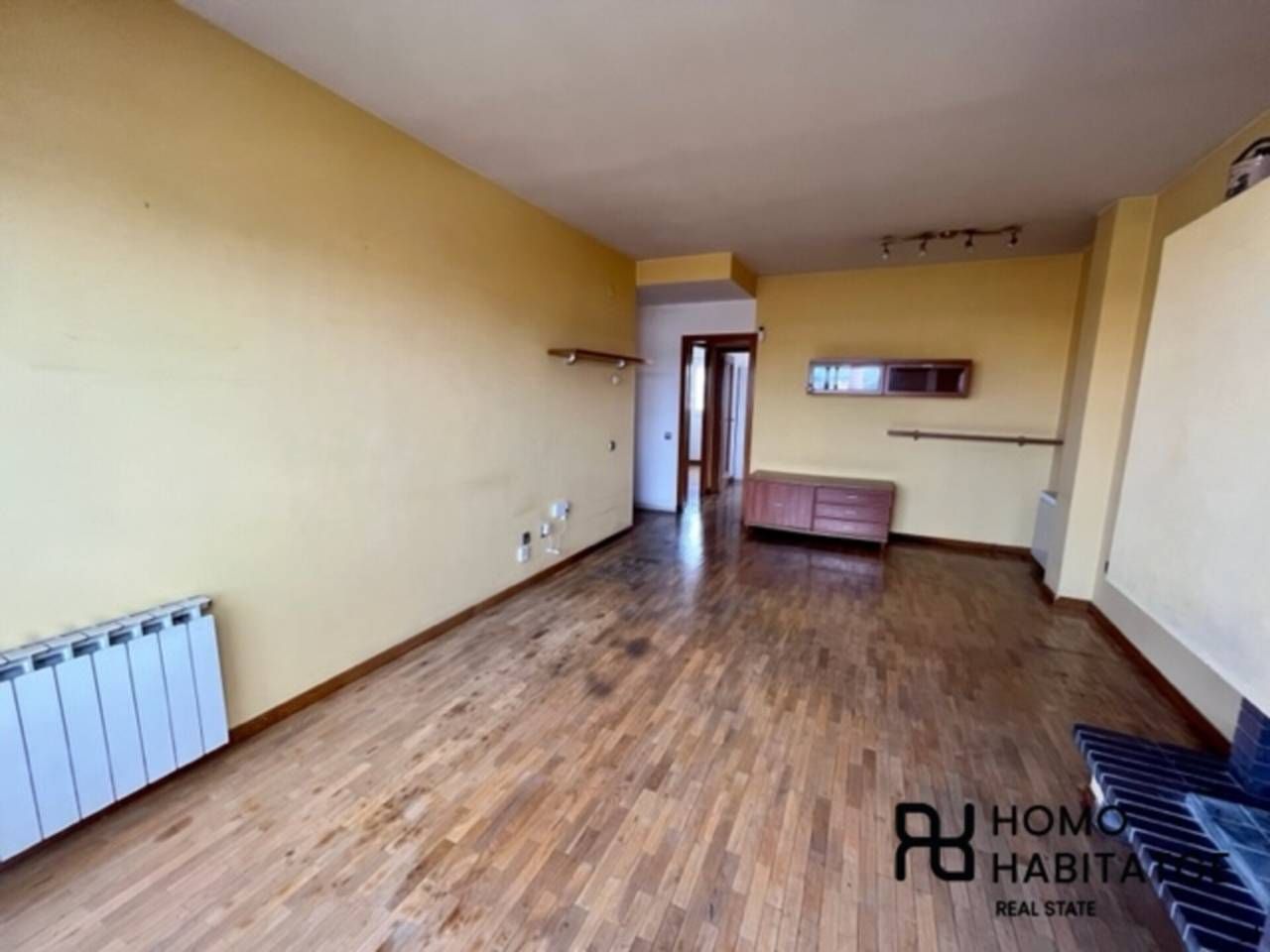 Living room of Flat for sale in Sabadell  with Heating, Parquet flooring and Balcony
