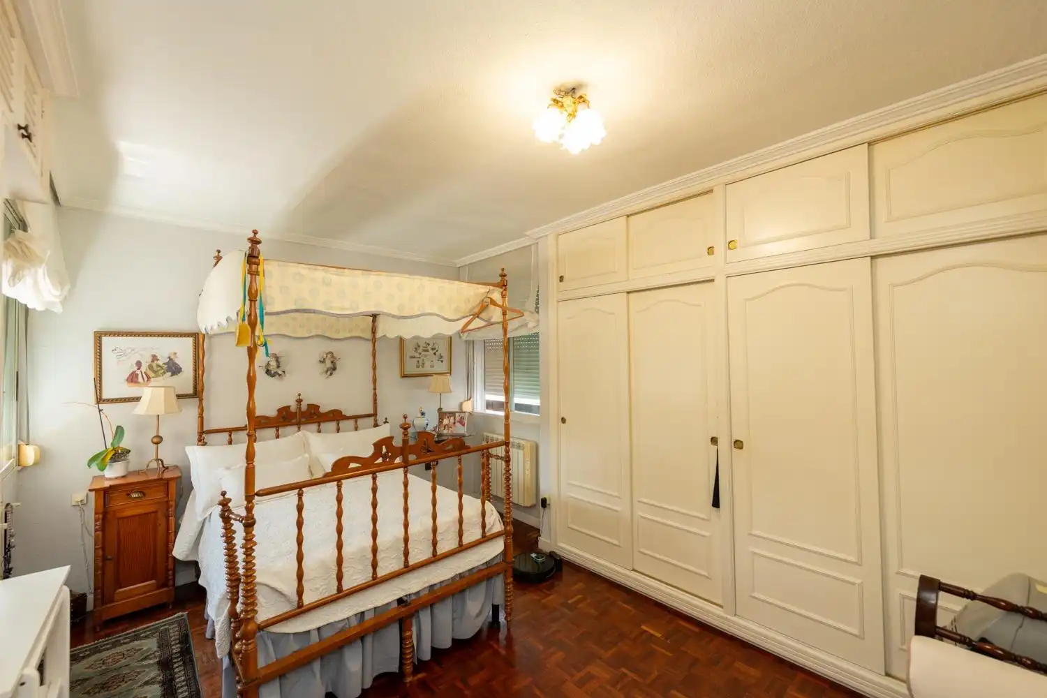 Habitación de Piso en venta en Alicante / Alacant con Jardín privado, Terraza y Piscina comunitaria