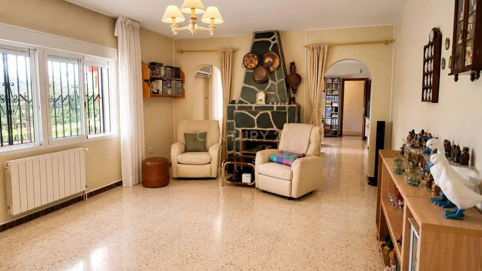 Sala d'estar de Casa o xalet en venda en Casar de Cáceres amb Aire condicionat, Jardí privat i Traster