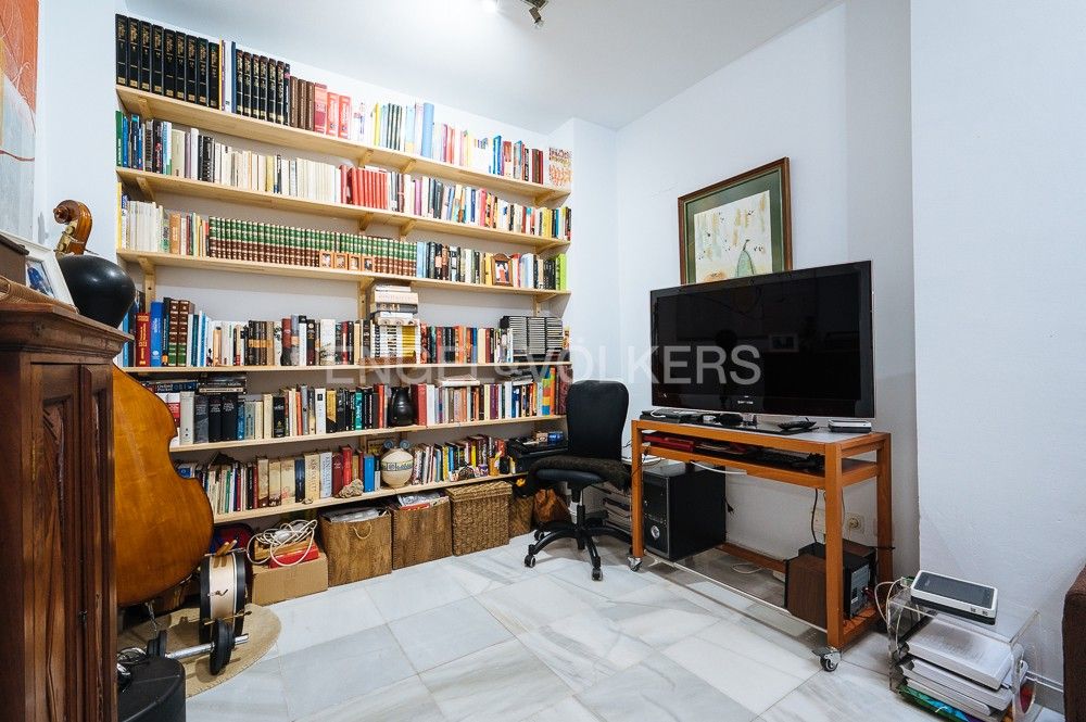 House or chalet for sale in  Sevilla Capital  with Air Conditioner, Heating and Balcony