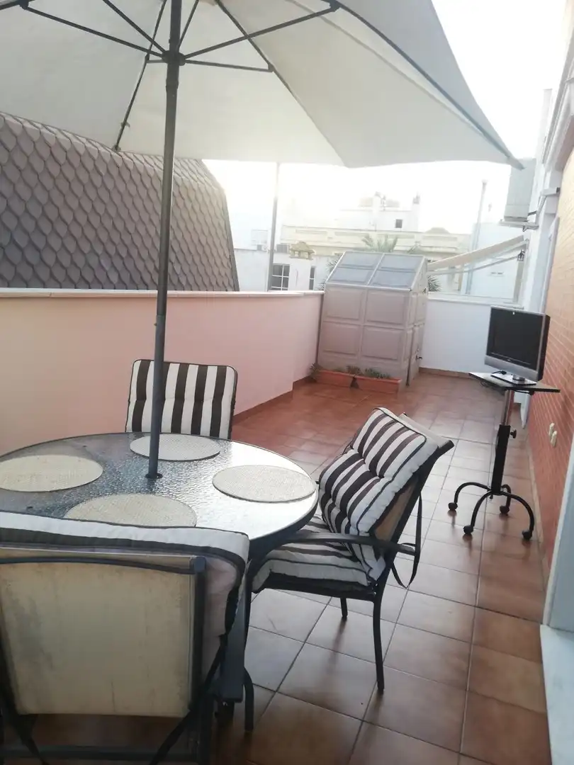 Terrasse von Dachboden zur Miete in Huelva mit Klimaanlage, Terrasse und Möbliert
