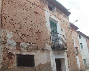 Vista exterior de Casa o xalet en venda en Acered amb Jardí privat