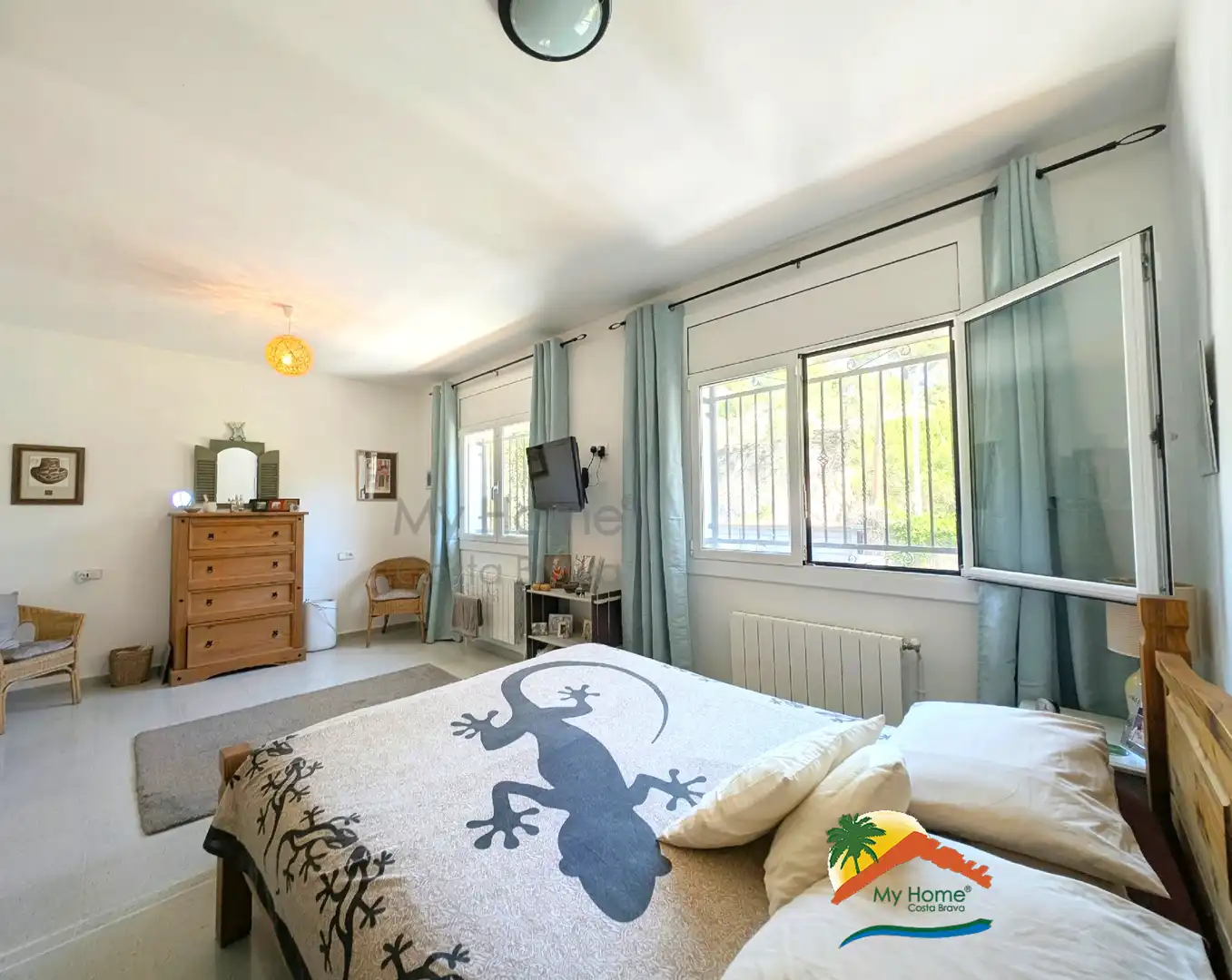 Schlafzimmer von Haus oder Chalet zum Verkauf in Lloret de Mar mit Heizung, Privatgarten und Terrasse
