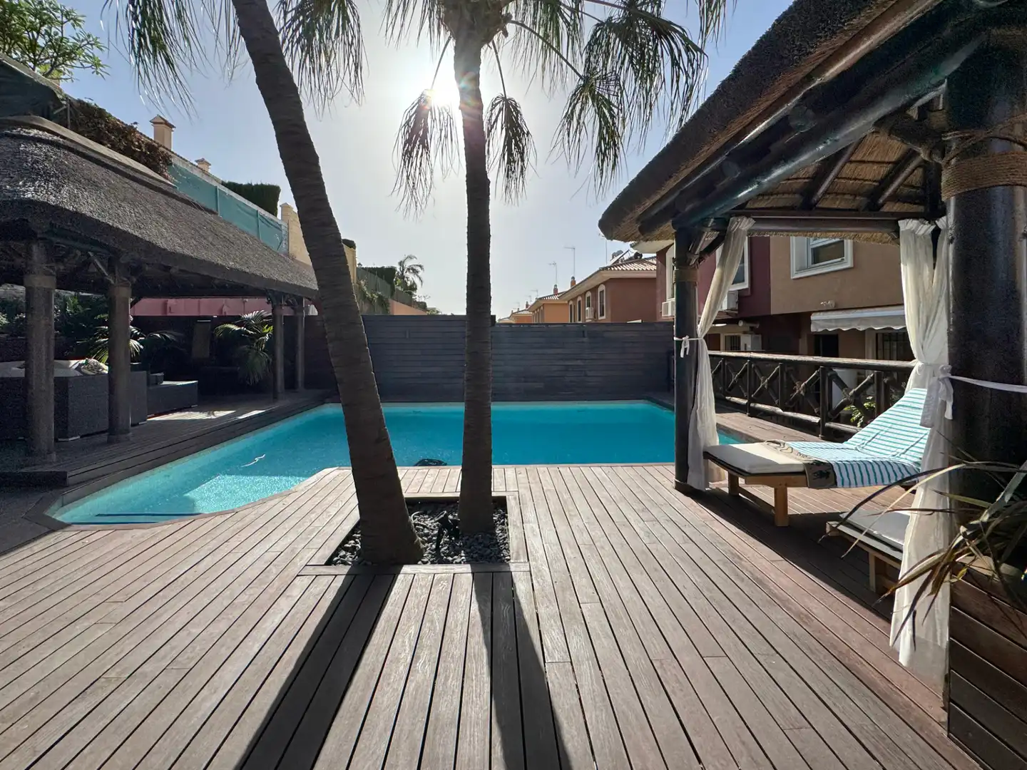 Piscina de Casa adosada en venda en Alhaurín de la Torre amb Aire condicionat, Jardí privat i Parquet
