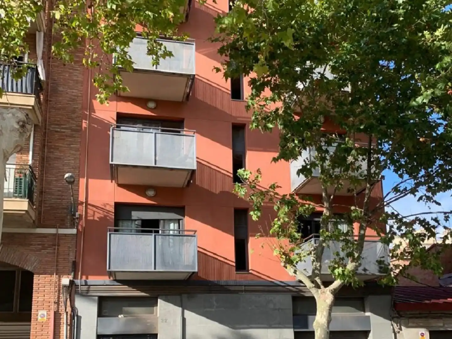 Vista exterior de Pis en venda en Montcada i Reixac amb Terrassa