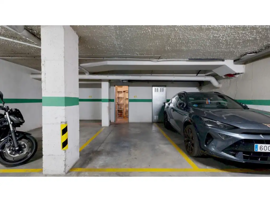 Parking of Flat for sale in Torrent  with Air Conditioner and Balcony