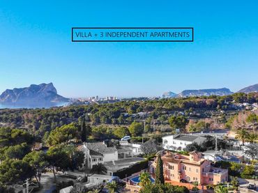 Villa con balcone in vendita a Cala Advocat - Baladrar