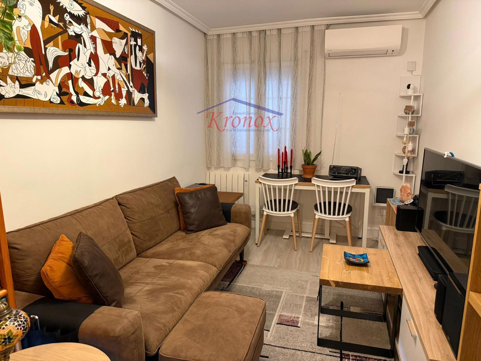 Living room of Flat for sale in  Madrid Capital  with Air Conditioner, Heating and Furnished