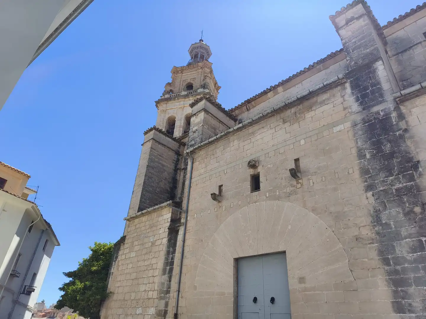 Vista exterior de Casa adosada en venda en Ontinyent amb Balcó