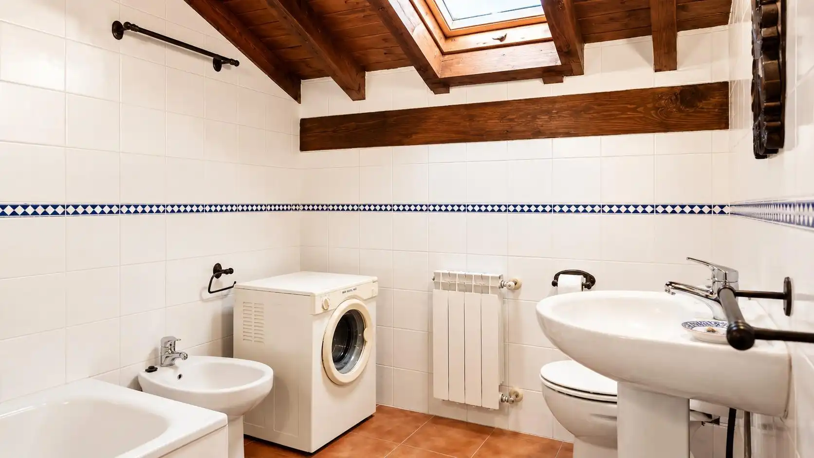 Badezimmer von Maisonette zum Verkauf in Comillas (Cantabria) mit Heizung und Alarm