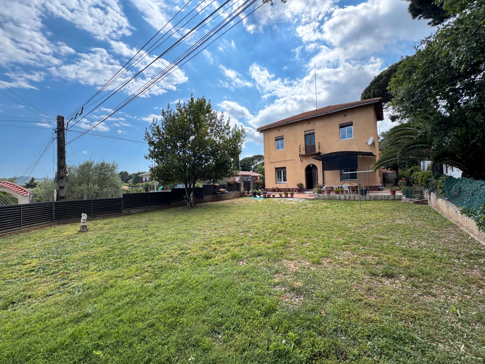 Vista exterior de Casa o xalet en venda en Llinars del Vallès amb Jardí privat, Parquet i Terrassa
