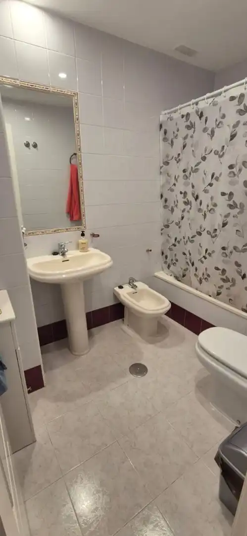 Baño de Casa adosada de alquiler en Manilva con Aire acondicionado, Terraza y Amueblado