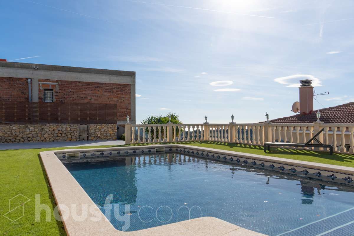 Piscina de Casa o xalet en venda en Castellet i la Gornal amb Aire condicionat, Calefacció i Jardí privat