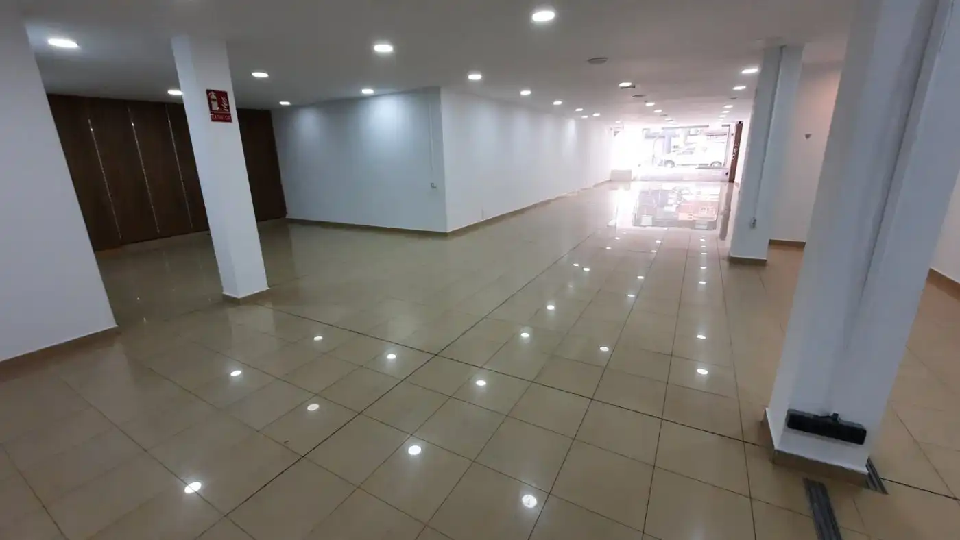 Local en venta en Ripollet