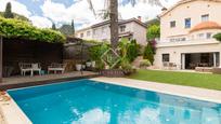 Vista exterior de Casa o xalet en venda en Sant Cugat del Vallès amb Aire condicionat, Terrassa i Piscina