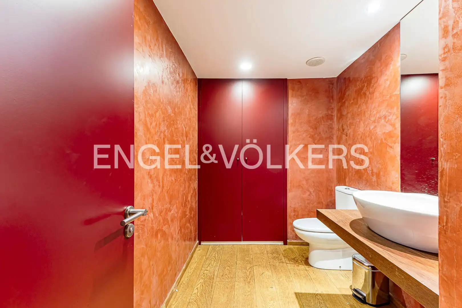 Badezimmer von Wohnung zum Verkauf in Barcelona mit Klimaanlage, Heizung und Parkett
