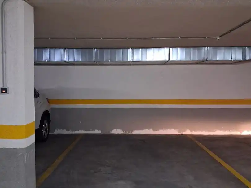 Parkplatz von Garage zum Verkauf in Santander