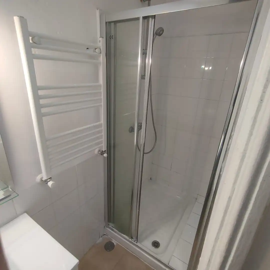 Badezimmer von Wohnung zur Miete in Madrid mit Heizung, Möbliert und Ofen