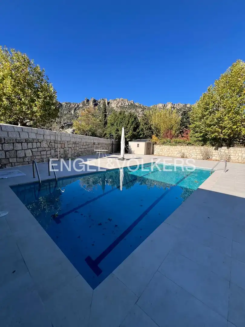 Piscina de Casa o chalet en venta en La Cabrera con Calefacción, Jardín privado y Piscina