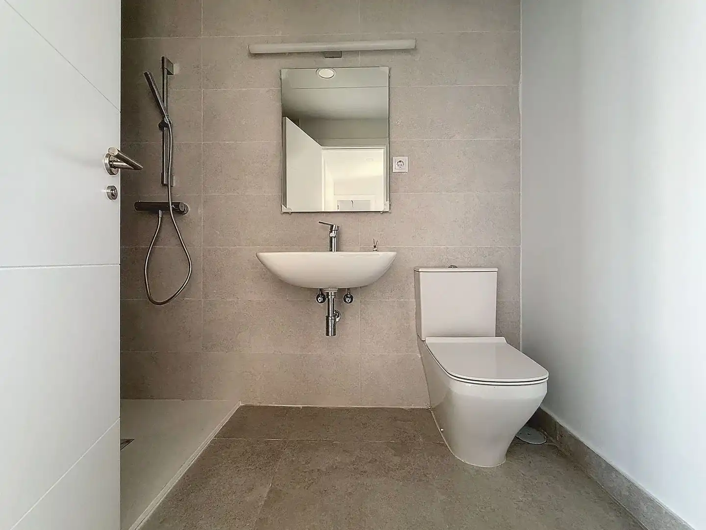Apartamento con piscina en venta en Calle Eslovenia 5, imagen 14