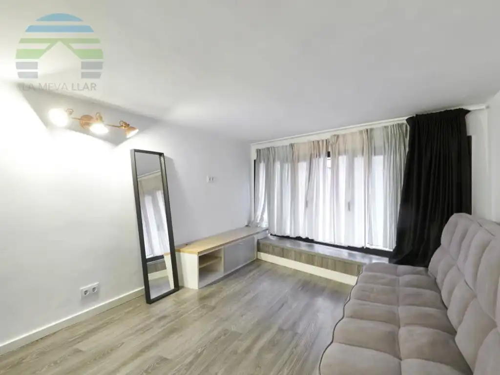 Sala de estar de Piso en venta en Barcelona con Aire acondicionado y Amueblado
