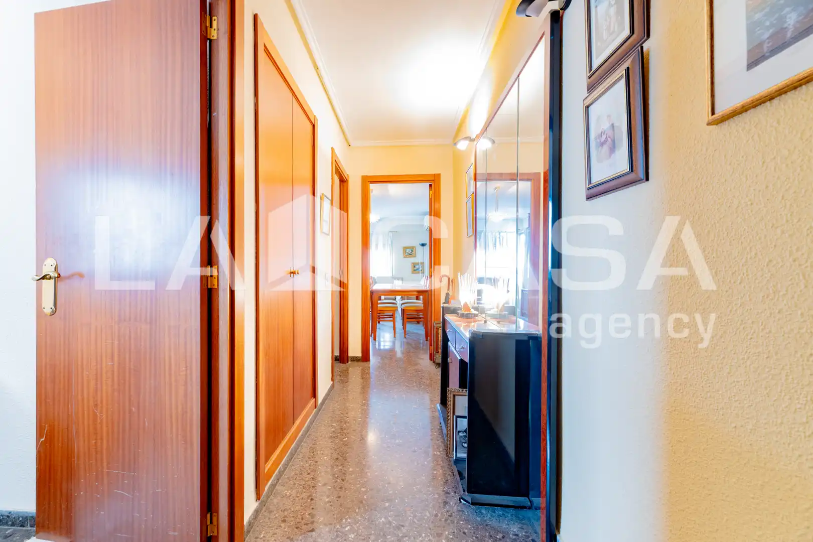 Flat for sale in Valencia  with Air Conditioner and Balcony