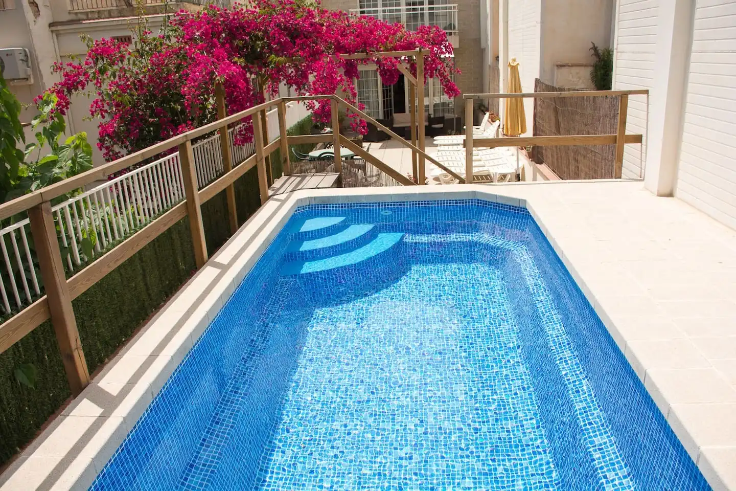 Piscina de Casa adosada en venda en Calella amb Aire condicionat, Calefacció i Jardí privat