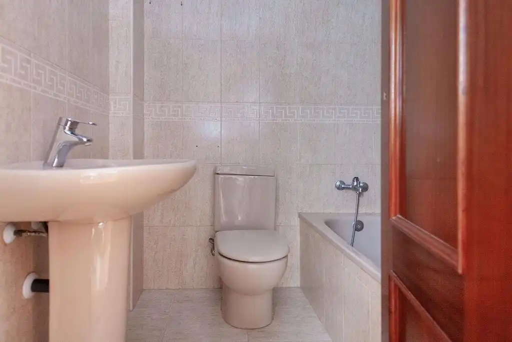 Bathroom of Flat for sale in Jaén