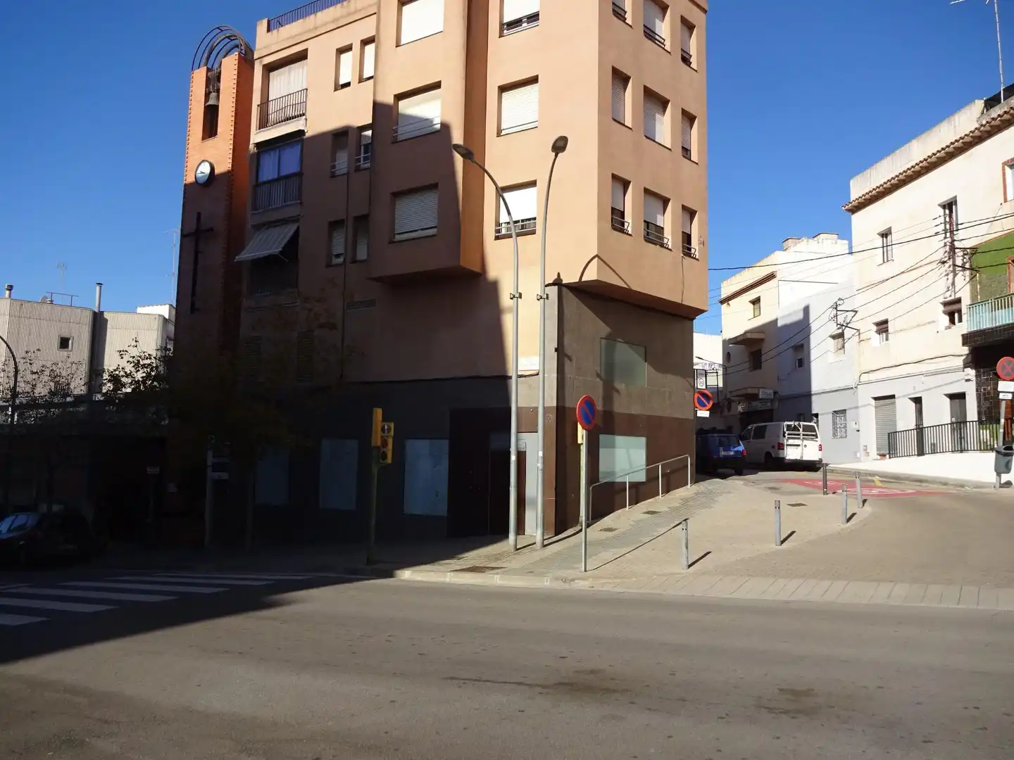 Vista exterior de Local en venda en Mataró amb Aire condicionat