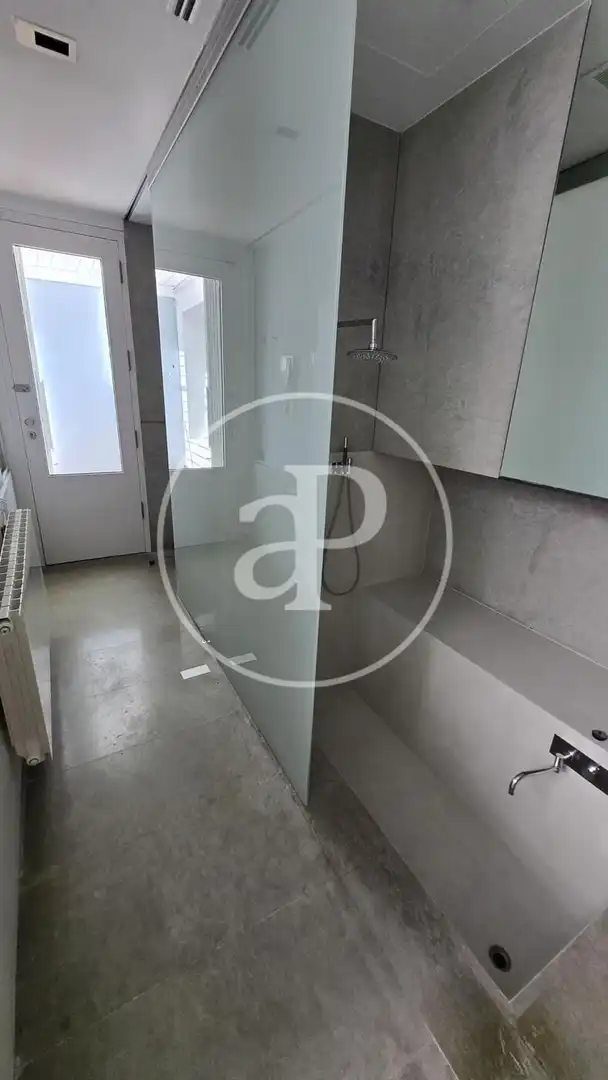Baño de Piso de alquiler en Valencia con Aire acondicionado, Calefacción y Terraza