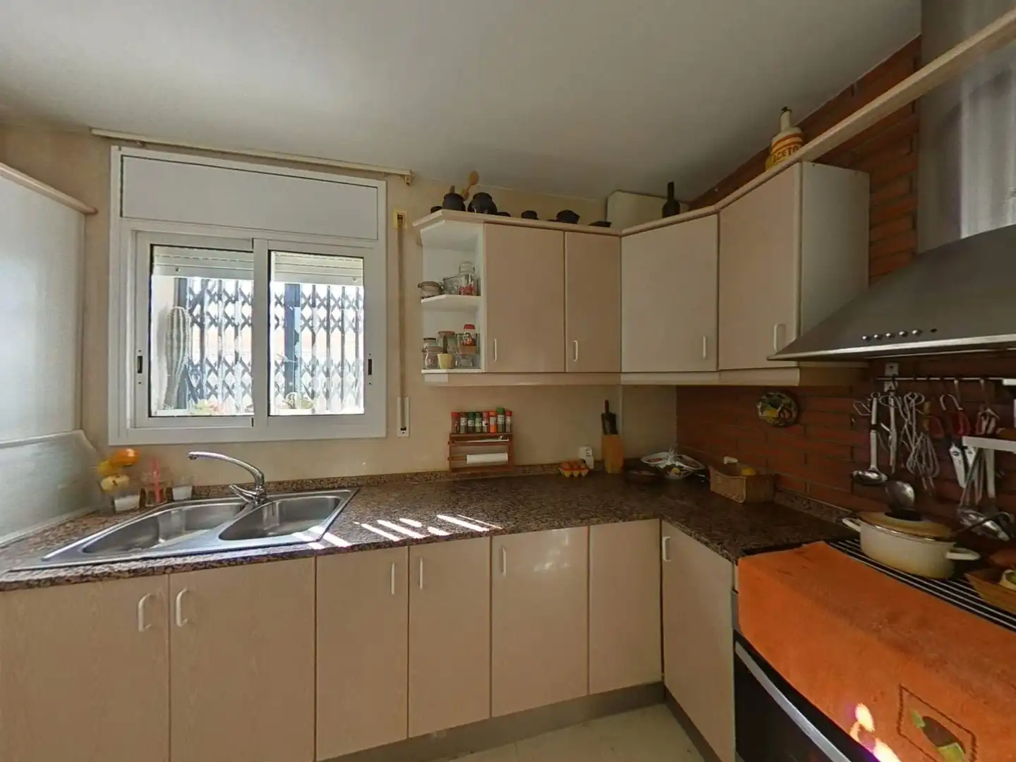 Cocina de Casa o chalet en venta en Vilanova i la Geltrú con Jardín privado, Terraza y Trastero
