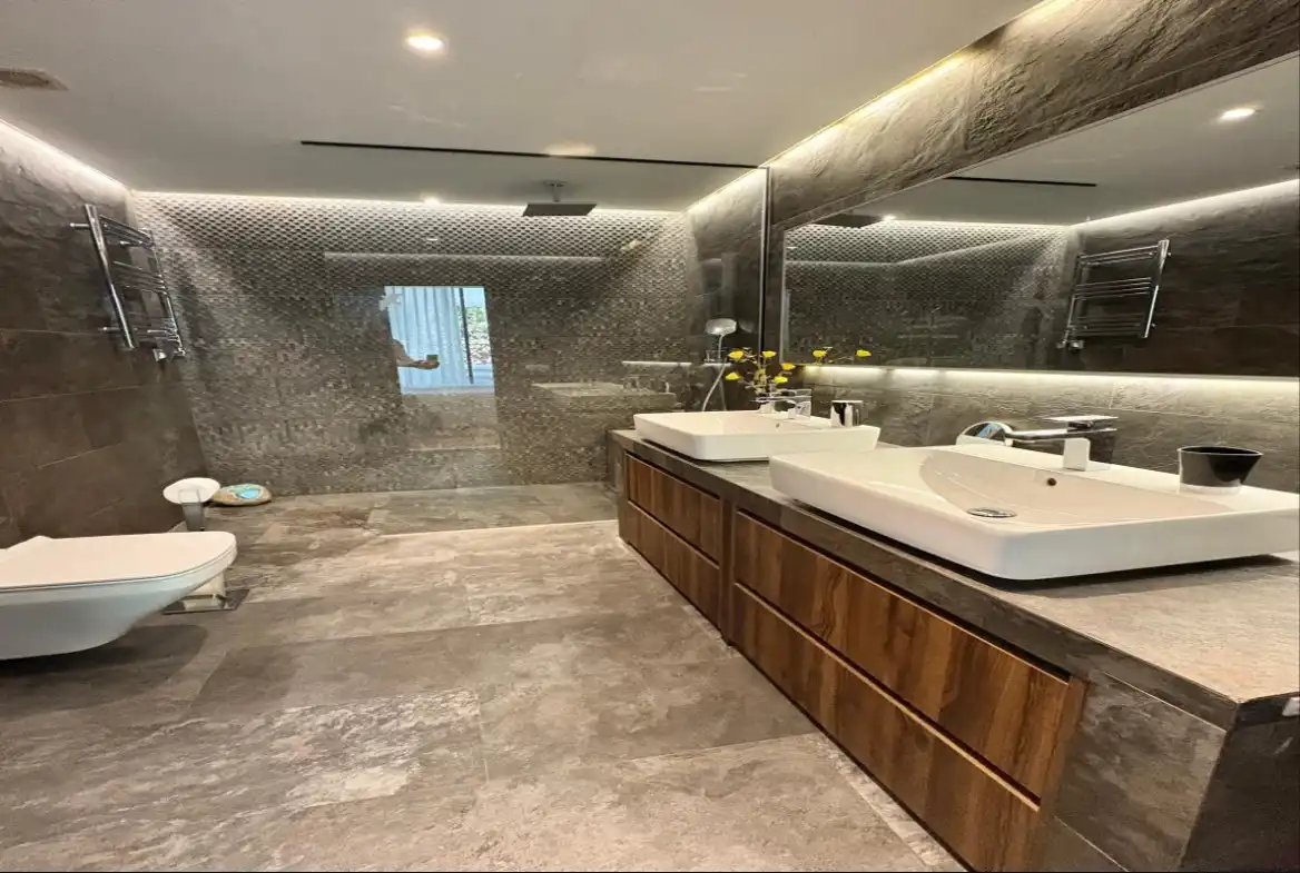 Bathroom of Apartments for sale in Benahavís  with Air Conditioner, Heating and Private garden