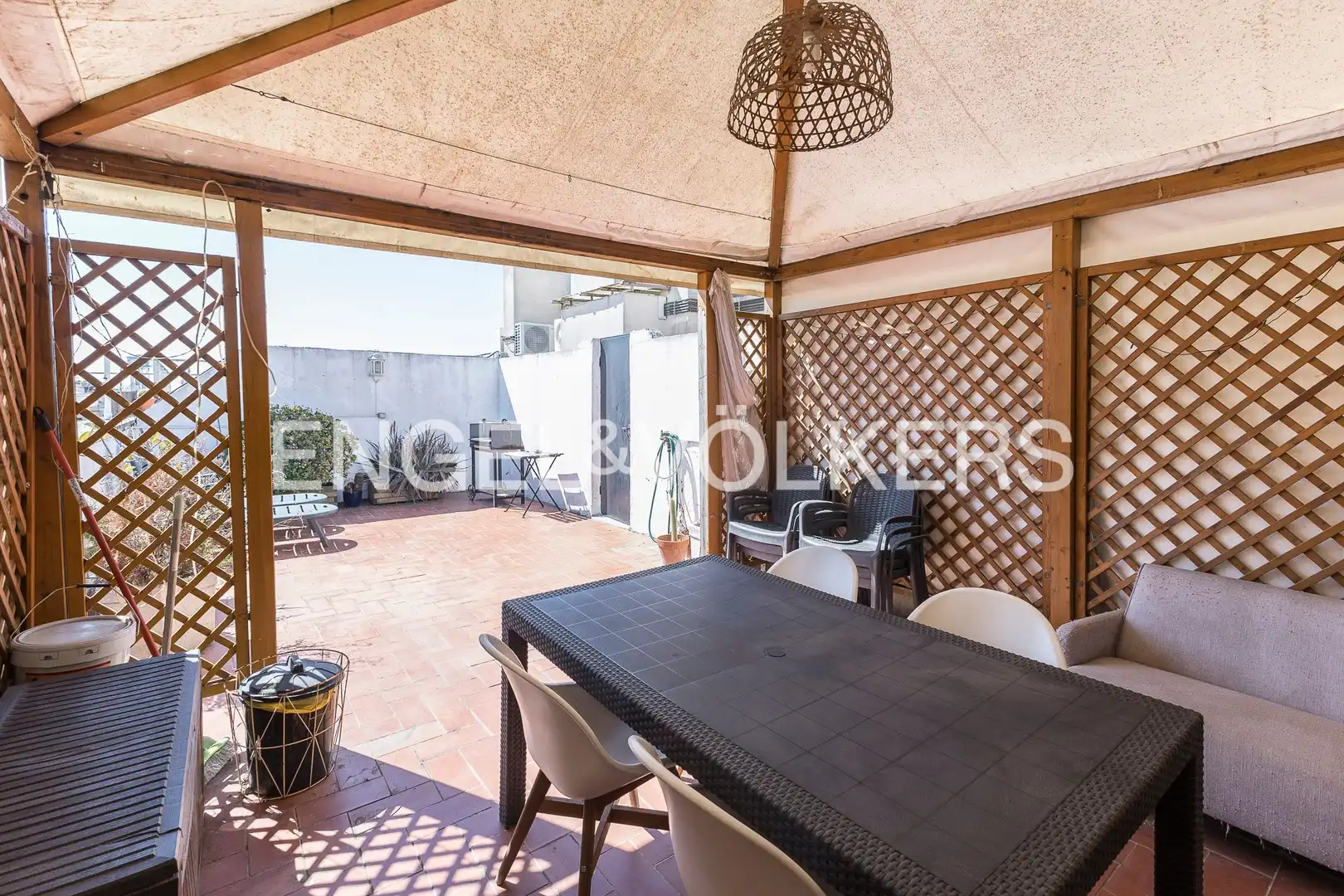 Terrasse von Dachboden zum Verkauf in Barcelona mit Klimaanlage, Heizung und Balkon