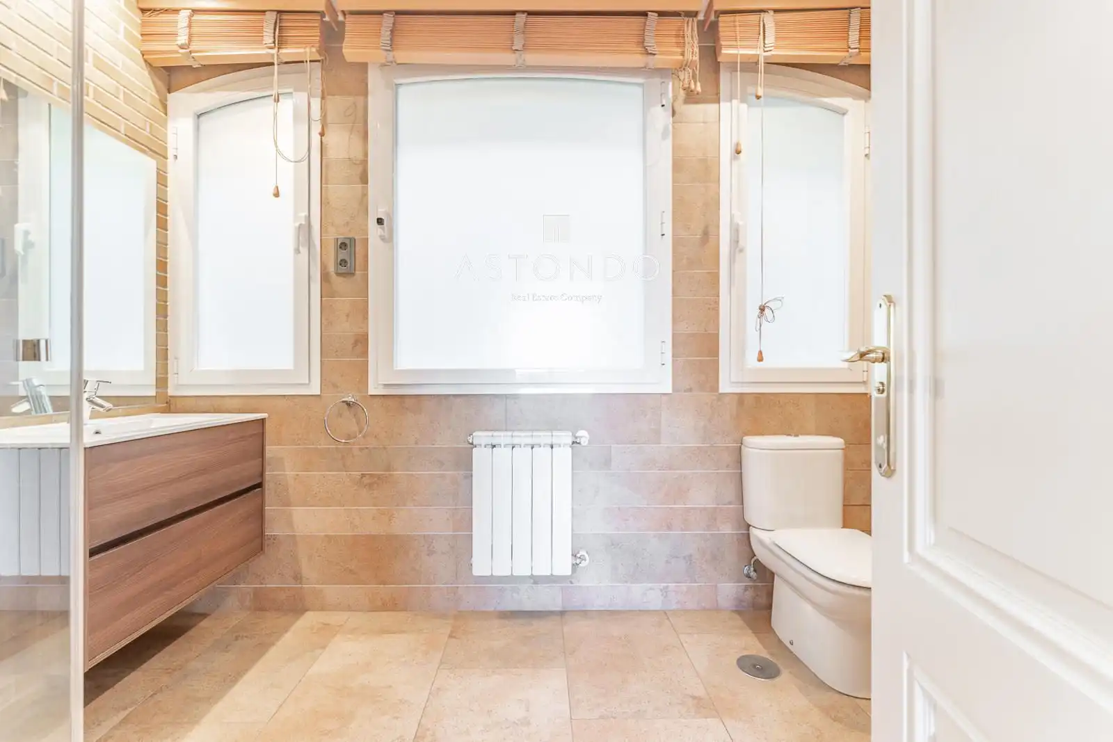 Baño de Casa adosada en venta en Madrid con Aire acondicionado, Calefacción y Terraza