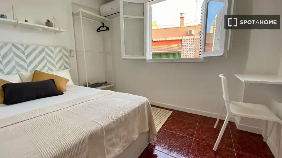 Room in Barrio de Benicalap